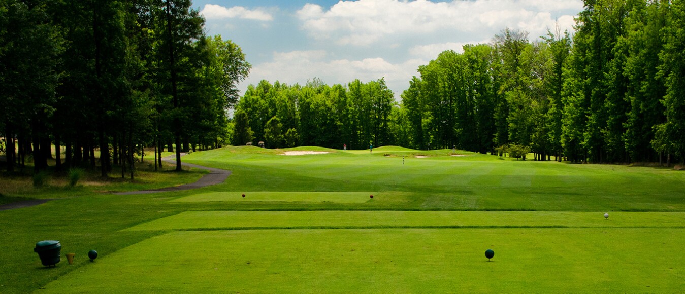 Hyatt Hills Golf Course, Driving Range & Pub in Clark, New Jersey